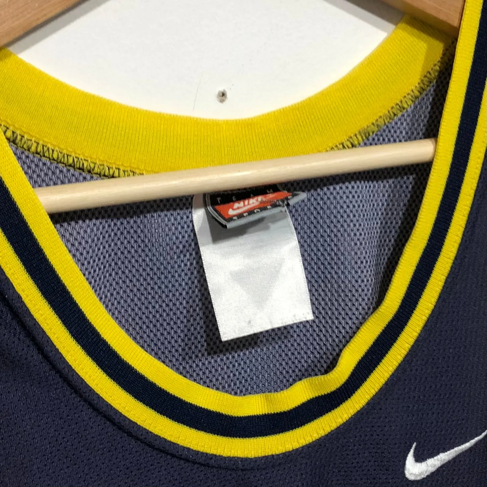 2005 Michigan Wolverines Basketball Jersey XL