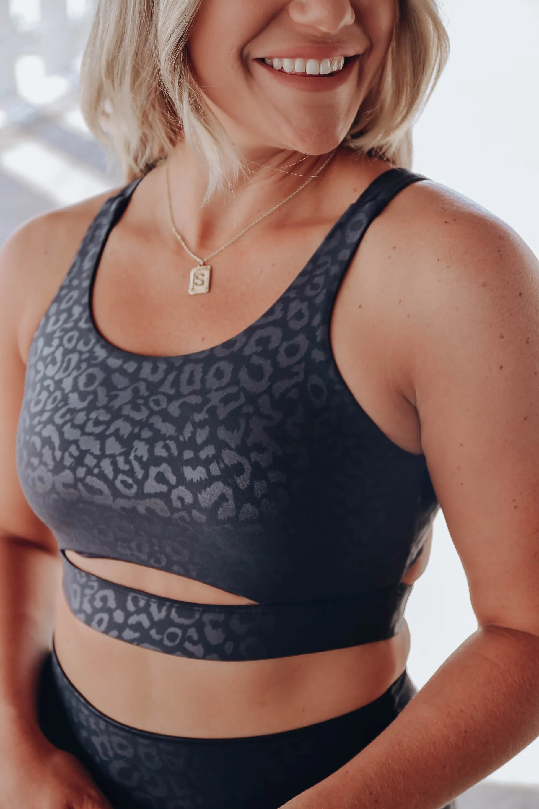 Barely There Embossed Sports Bra - Black