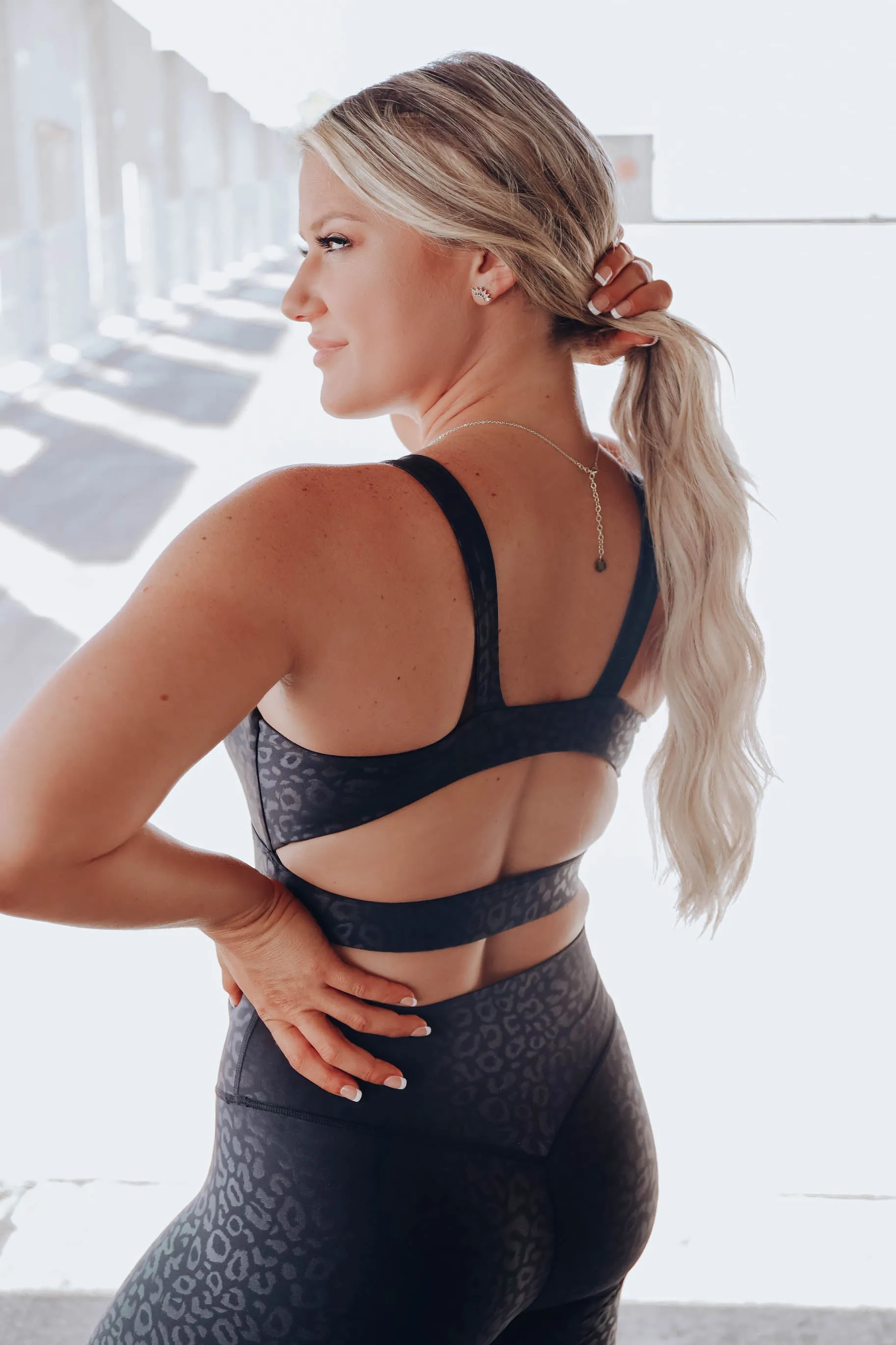 Barely There Embossed Sports Bra - Black