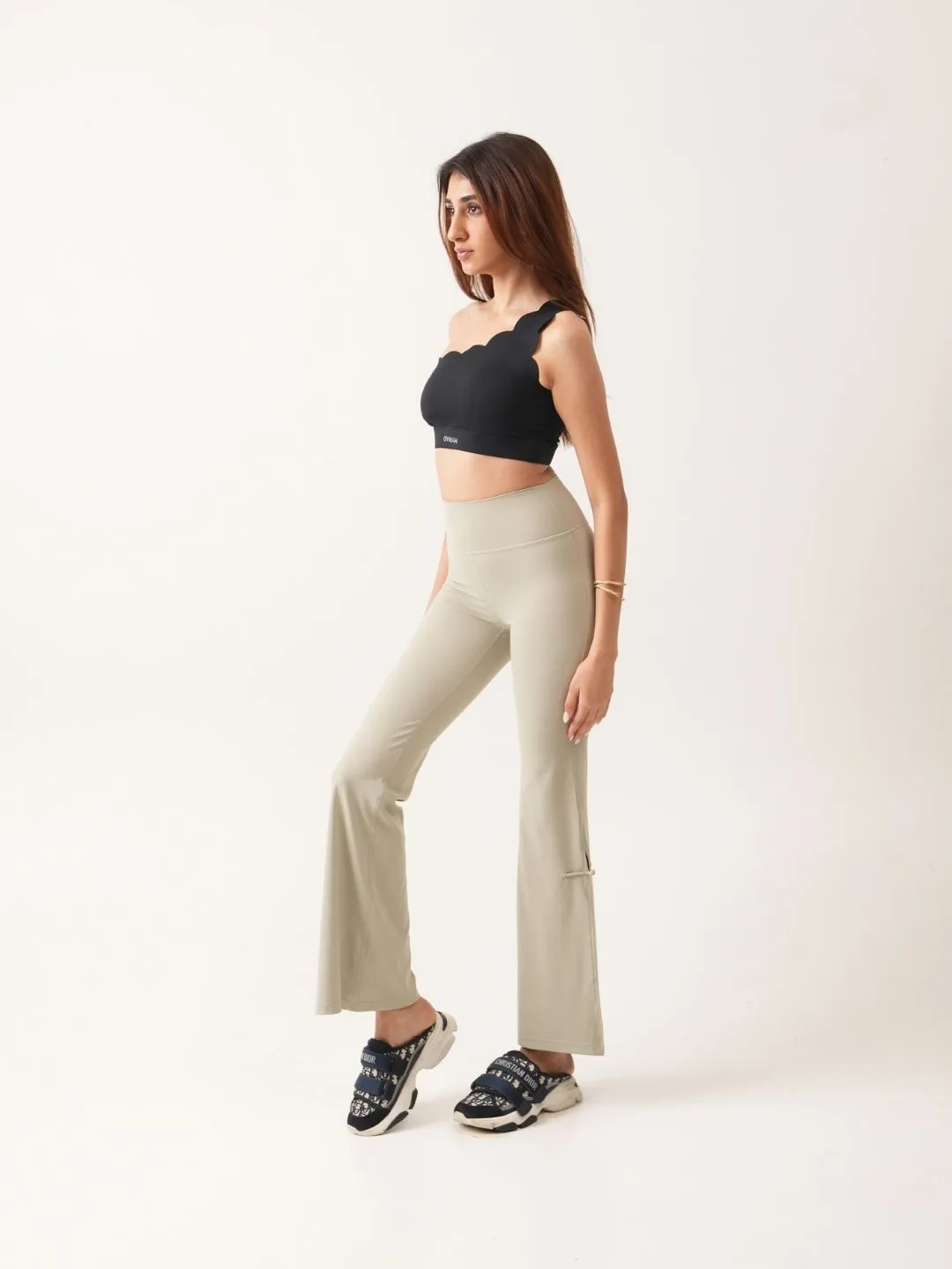 Day one Sports Crop in Basic Black