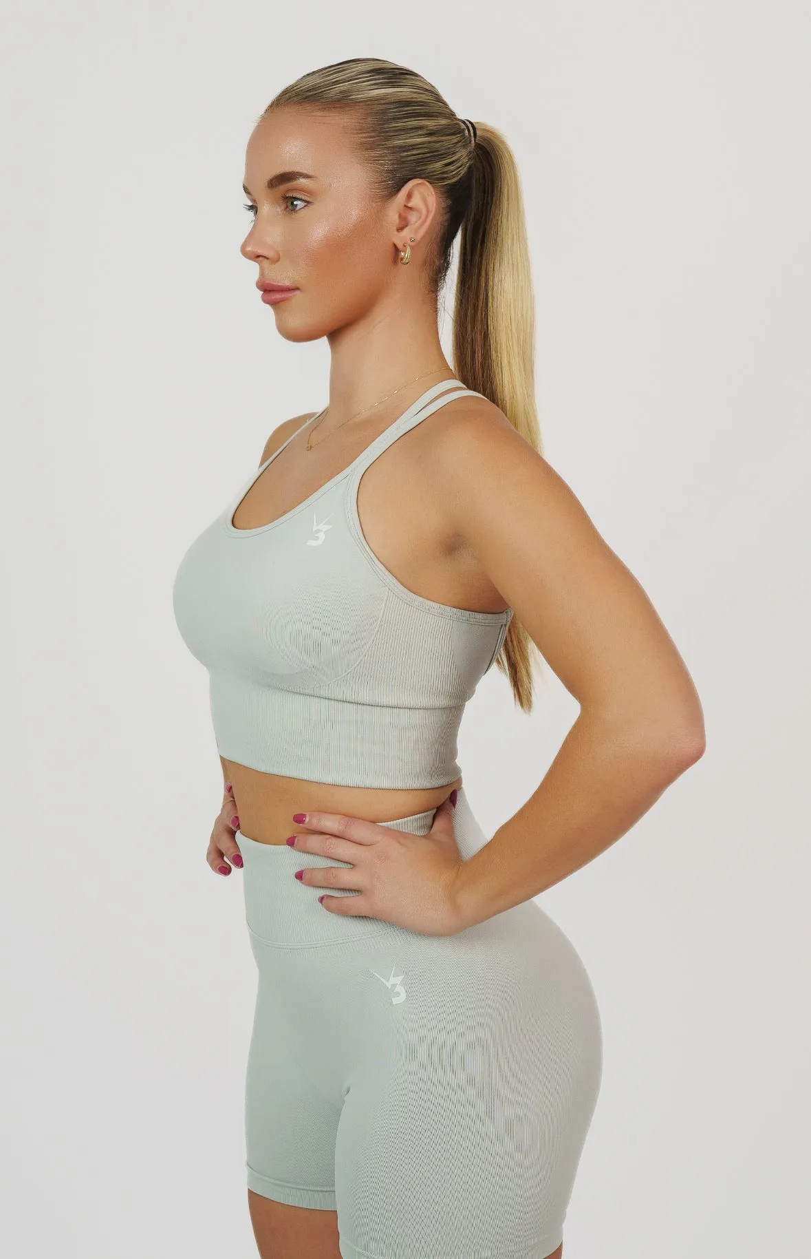 Form Seamless Scrunch Shorts & Sports Bra Set - Light Grey