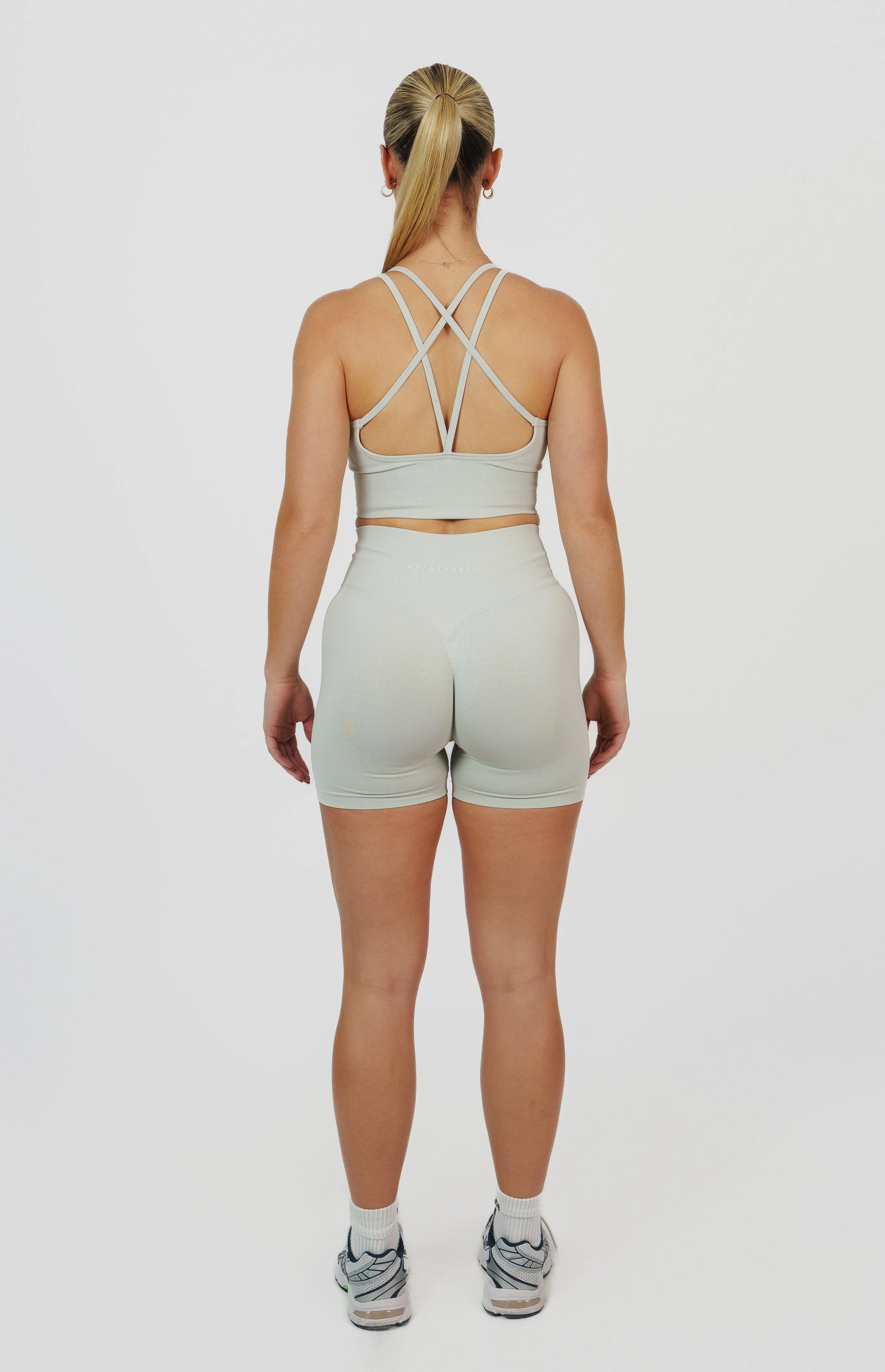 Form Seamless Scrunch Shorts & Sports Bra Set - Light Grey