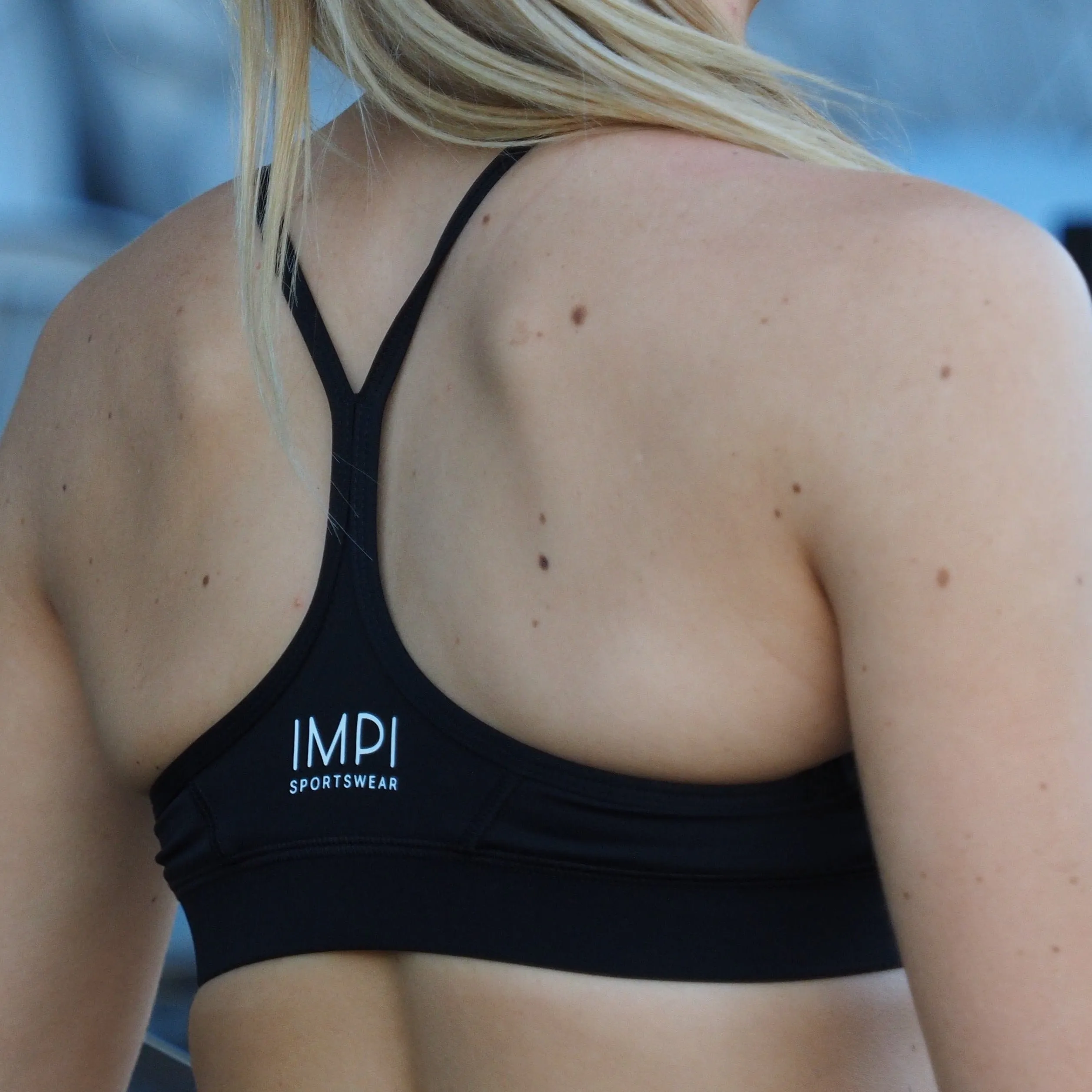 IMPI V-Neck Running Bra Top - Black