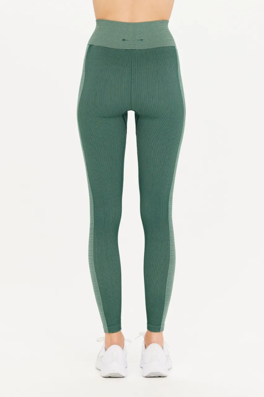 Ribbed Seamless 25in Midi Pant